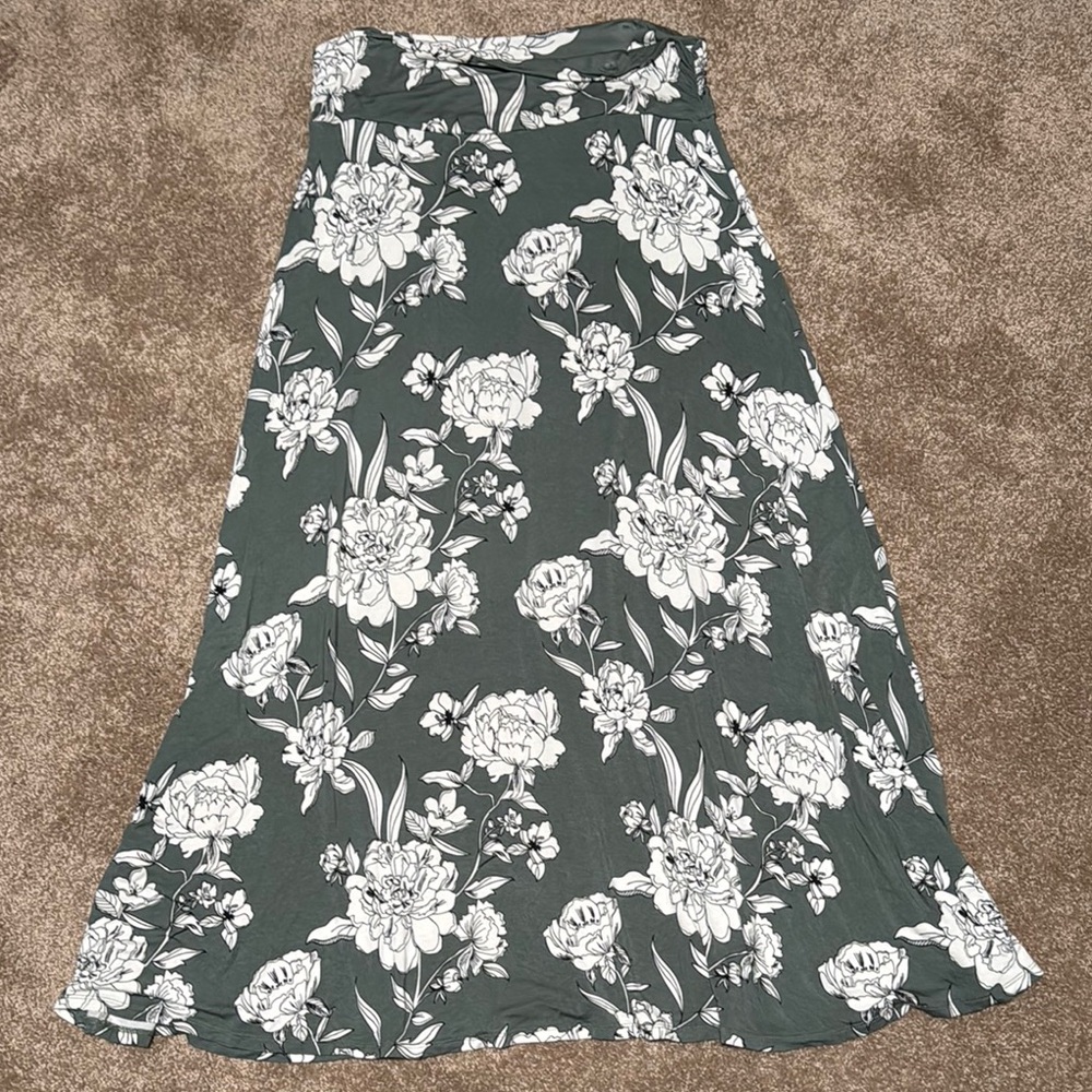 Green and White A-Line Midi Skirt for Casual Wear